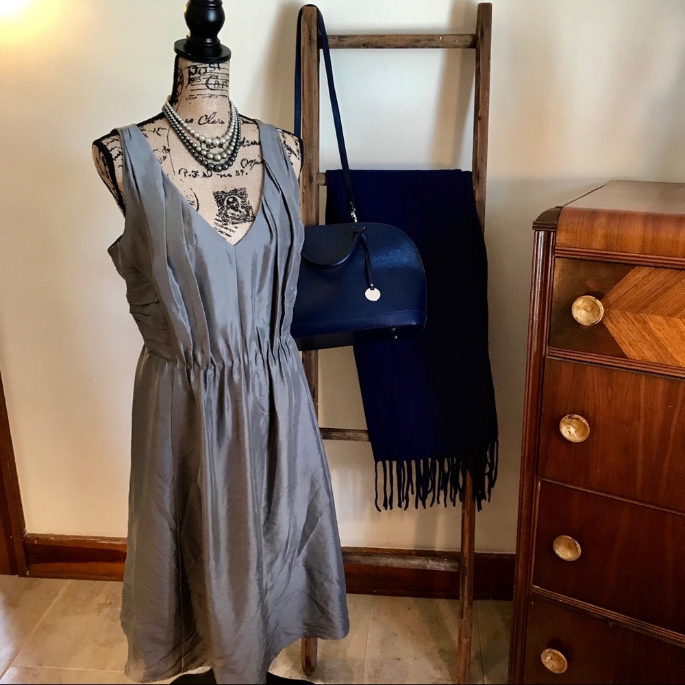 Women’s Banana Republic grey silk dress. Size 14.